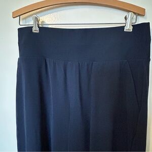 LOU & GREY Navy Blue Wide Leg Athleisure Pants. Front slash pockets. Size L.